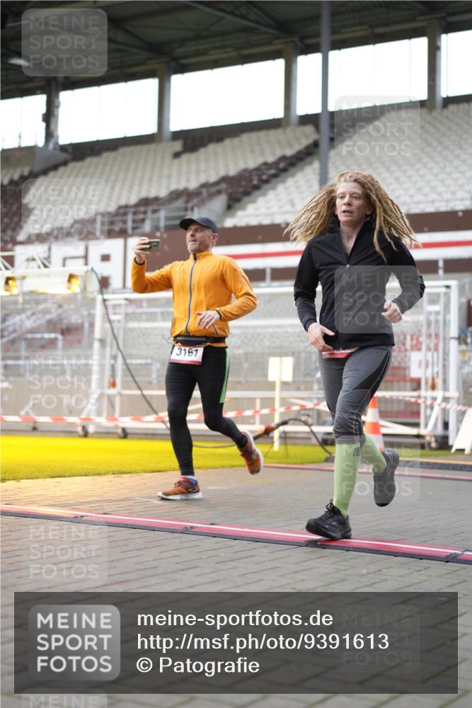 07.12.2025 - St. Pauli X-Mass-Run No. 15 Patografie http://msf.ph/oto/9391613 07.12.2025 10:40:12 Ziel 230, 538, 580, 731, 735, 2169, 3161, 3164, 3796, 3797, 4874, 4878 meine-sportfotos.de