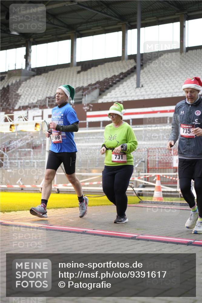 07.12.2025 - St. Pauli X-Mass-Run No. 15 Patografie http://msf.ph/oto/9391617 07.12.2025 10:40:16 Ziel 230, 538, 580, 731, 735, 2169, 3161, 3164, 3796, 3797, 4874, 4878 meine-sportfotos.de