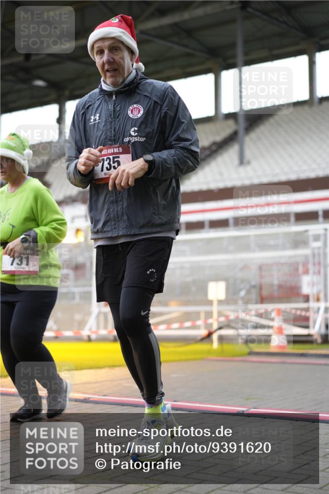 07.12.2025 - St. Pauli X-Mass-Run No. 15 Patografie http://msf.ph/oto/9391620 07.12.2025 10:40:18 Ziel 230, 538, 580, 731, 735, 2169, 2916, 3161, 3164, 3796, 3797, 4874, 4878 meine-sportfotos.de