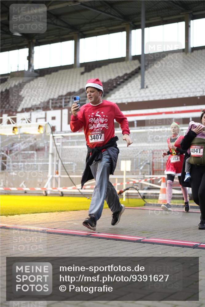 07.12.2025 - St. Pauli X-Mass-Run No. 15 Patografie http://msf.ph/oto/9391627 07.12.2025 10:40:29 Ziel 284, 406, 731, 735, 1457, 2169, 2594, 2916, 3244, 3407, 3408, 4041, 4304 meine-sportfotos.de