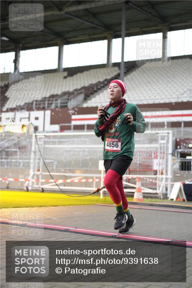 07.12.2025 - St. Pauli X-Mass-Run No. 15 Patografie http://msf.ph/oto/9391638 07.12.2025 10:40:42 Ziel 284, 288, 406, 1457, 2555, 2559, 3244, 3407, 4041, 4304, 4856, 4871 meine-sportfotos.de