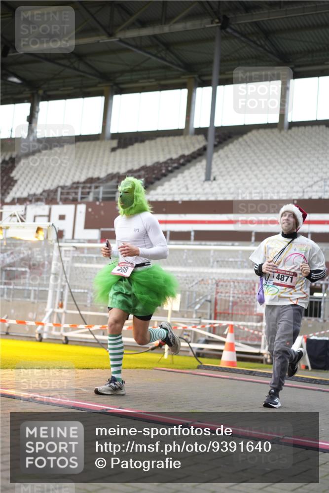 07.12.2025 - St. Pauli X-Mass-Run No. 15 Patografie http://msf.ph/oto/9391640 07.12.2025 10:40:45 Ziel 284, 288, 406, 1457, 2555, 2559, 3407, 4041, 4304, 4856, 4871 meine-sportfotos.de