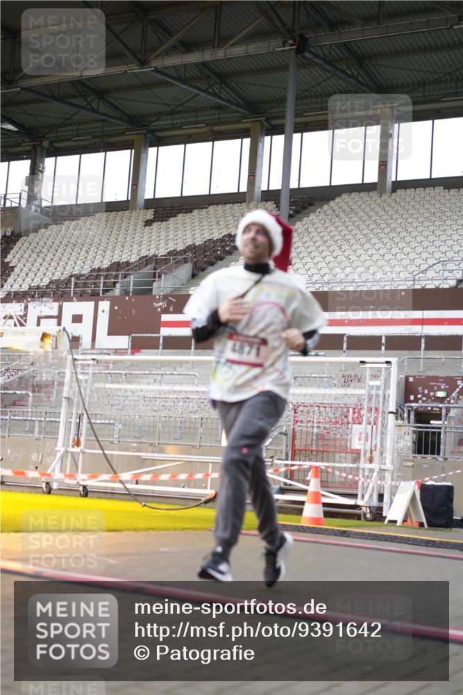 07.12.2025 - St. Pauli X-Mass-Run No. 15 Patografie http://msf.ph/oto/9391642 07.12.2025 10:40:46 Ziel 284, 288, 406, 1457, 2555, 2559, 3264, 3265, 4304, 4856, 4871 meine-sportfotos.de