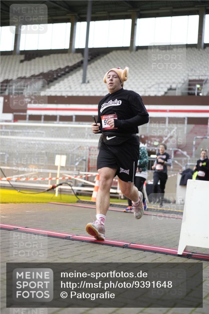 07.12.2025 - St. Pauli X-Mass-Run No. 15 Patografie http://msf.ph/oto/9391648 07.12.2025 10:40:55 Ziel 288, 449, 545, 952, 3264, 3265, 3951, 4773, 4856, 4871 meine-sportfotos.de