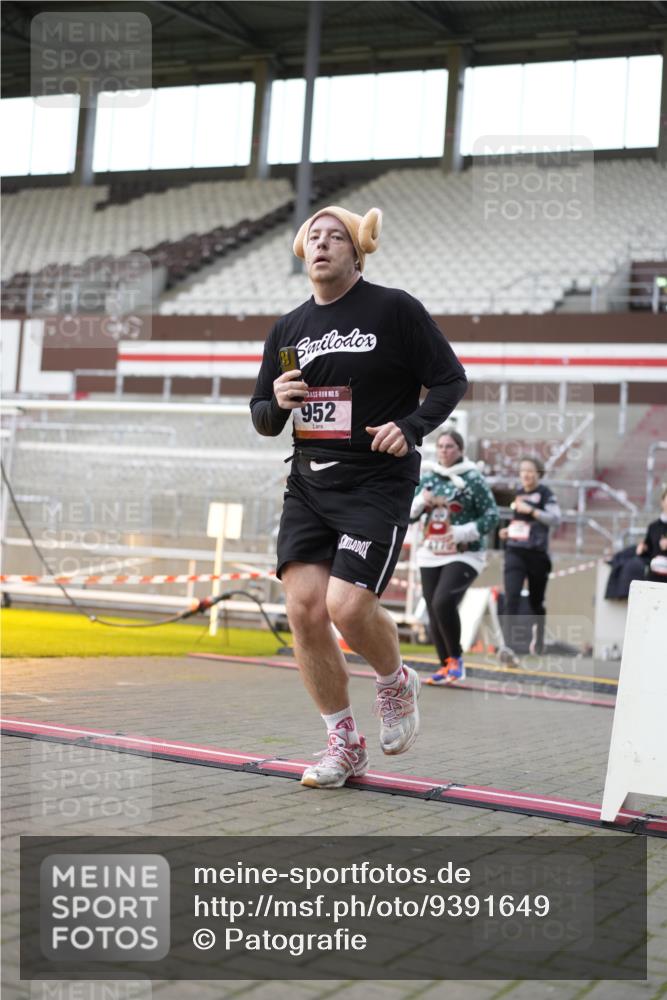 07.12.2025 - St. Pauli X-Mass-Run No. 15 Patografie http://msf.ph/oto/9391649 07.12.2025 10:40:55 Ziel 288, 449, 545, 952, 3264, 3265, 3951, 4773, 4856, 4871 meine-sportfotos.de