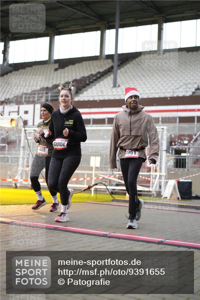 07.12.2025 - St. Pauli X-Mass-Run No. 15 Patografie http://msf.ph/oto/9391655 07.12.2025 10:40:59 Ziel 288, 449, 545, 952, 1153, 3264, 3265, 3951, 4617, 4773, 4871 meine-sportfotos.de