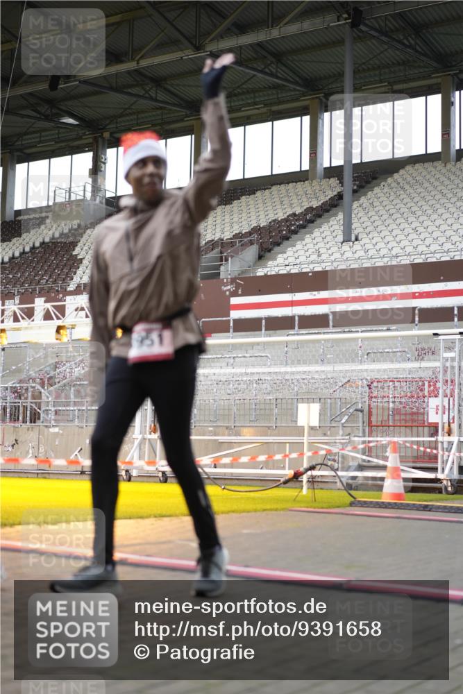 07.12.2025 - St. Pauli X-Mass-Run No. 15 Patografie http://msf.ph/oto/9391658 07.12.2025 10:40:59 Ziel 288, 449, 545, 952, 1153, 3264, 3265, 3951, 4617, 4773, 4871 meine-sportfotos.de