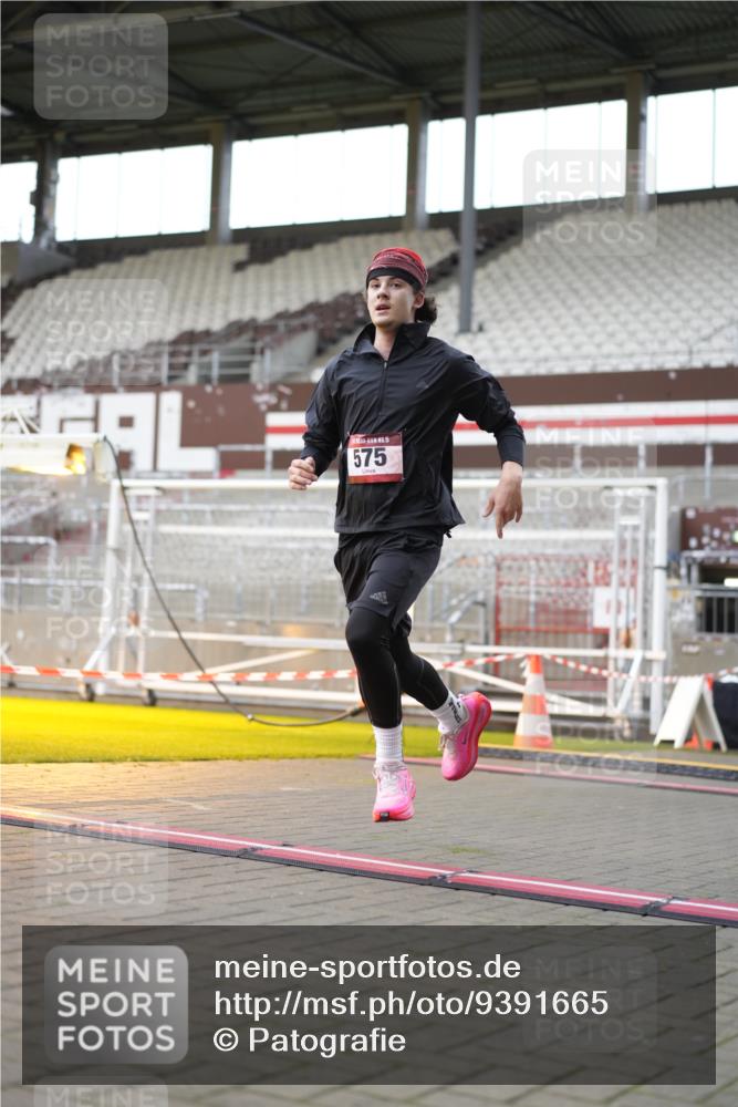 07.12.2025 - St. Pauli X-Mass-Run No. 15 Patografie http://msf.ph/oto/9391665 07.12.2025 10:41:07 Ziel 449, 545, 575, 952, 1153, 2330, 2331, 3047, 3951, 4617, 4773 meine-sportfotos.de