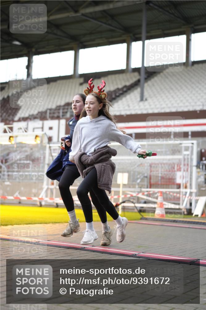 07.12.2025 - St. Pauli X-Mass-Run No. 15 Patografie http://msf.ph/oto/9391672 07.12.2025 10:41:12 Ziel 449, 545, 575, 1153, 2330, 2331, 3047, 3951, 4617 meine-sportfotos.de