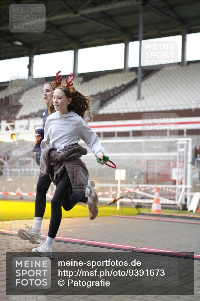 07.12.2025 - St. Pauli X-Mass-Run No. 15 Patografie http://msf.ph/oto/9391673 07.12.2025 10:41:12 Ziel 449, 545, 575, 1153, 2330, 2331, 3047, 3951, 4617 meine-sportfotos.de