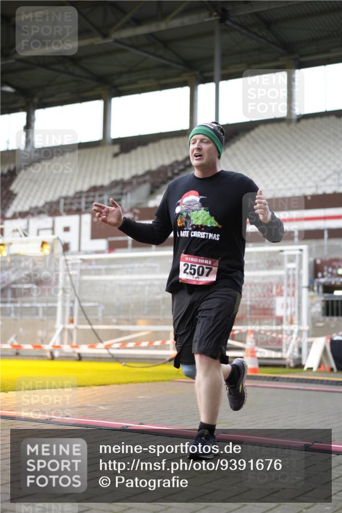 07.12.2025 - St. Pauli X-Mass-Run No. 15 Patografie http://msf.ph/oto/9391676 07.12.2025 10:41:19 Ziel 259, 575, 1153, 1275, 2330, 2331, 2507, 3047, 3392, 4617 meine-sportfotos.de