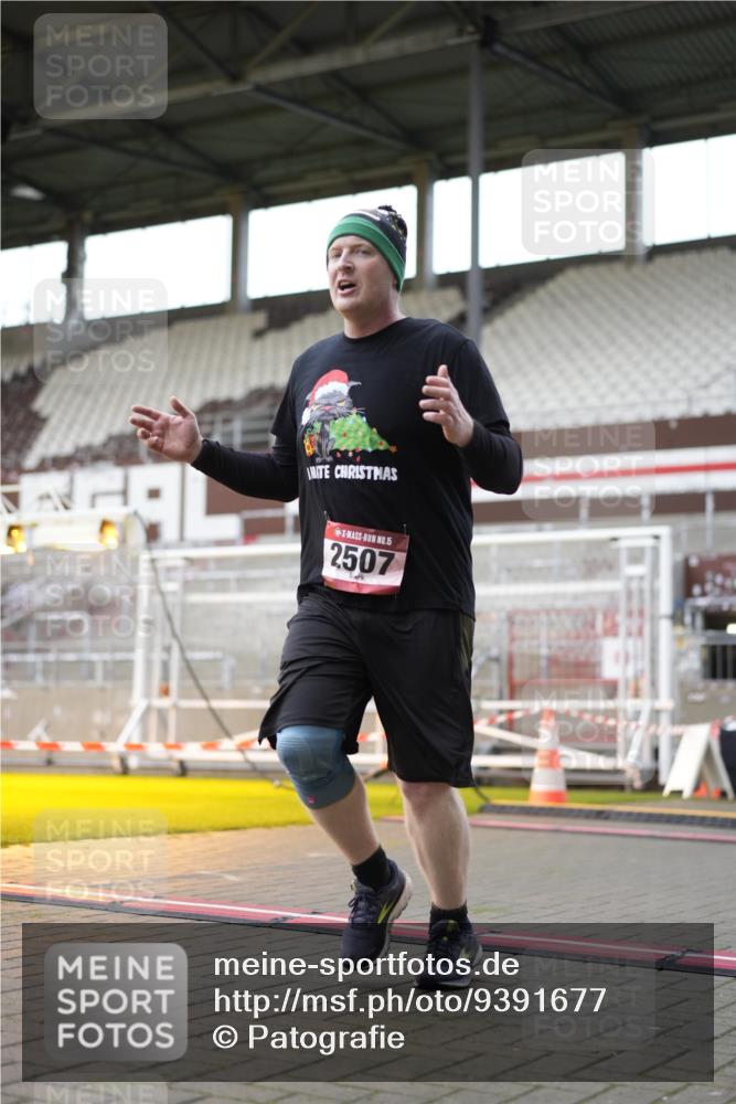 07.12.2025 - St. Pauli X-Mass-Run No. 15 Patografie http://msf.ph/oto/9391677 07.12.2025 10:41:19 Ziel 259, 575, 1153, 1275, 2330, 2331, 2507, 3047, 3392, 4617 meine-sportfotos.de