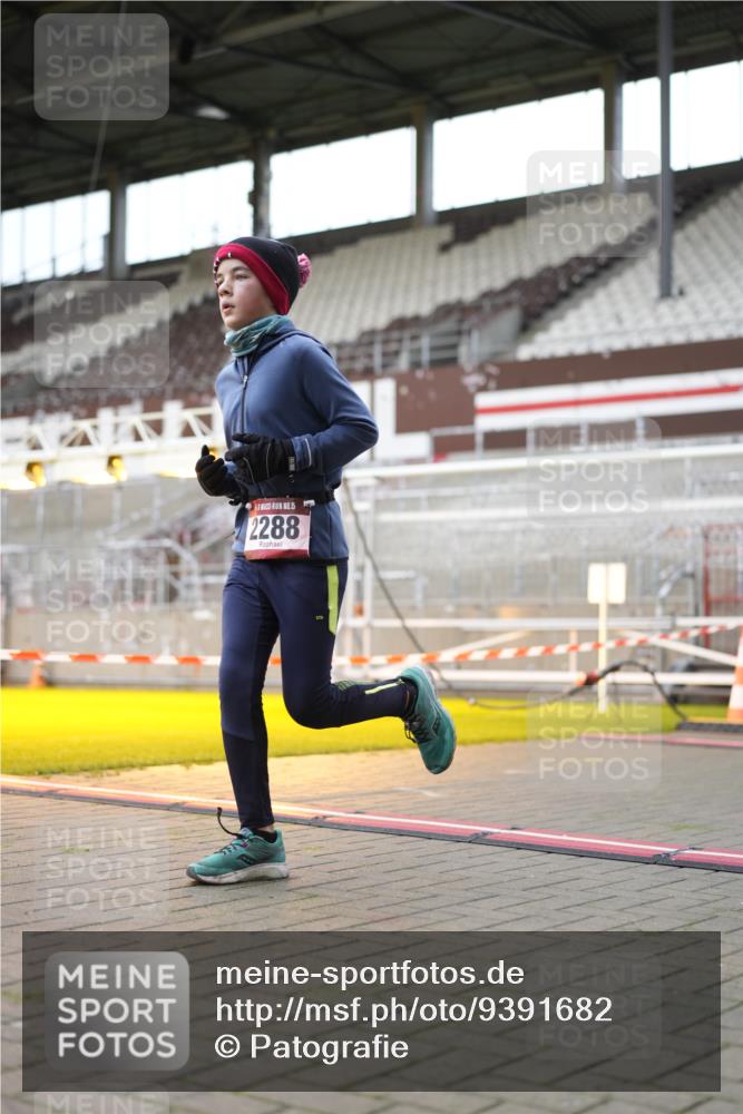 07.12.2025 - St. Pauli X-Mass-Run No. 15 Patografie http://msf.ph/oto/9391682 07.12.2025 10:41:33 Ziel 141, 259, 279, 322, 1275, 2288, 2507, 3392 meine-sportfotos.de