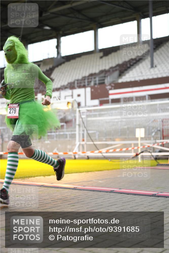 07.12.2025 - St. Pauli X-Mass-Run No. 15 Patografie http://msf.ph/oto/9391685 07.12.2025 10:41:35 Ziel 141, 279, 322, 1275, 2288, 2563, 3392 meine-sportfotos.de