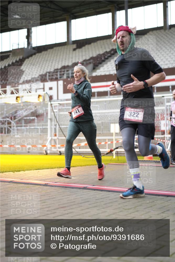 07.12.2025 - St. Pauli X-Mass-Run No. 15 Patografie http://msf.ph/oto/9391686 07.12.2025 10:41:37 Ziel 141, 279, 322, 1275, 2288, 2563, 3392 meine-sportfotos.de