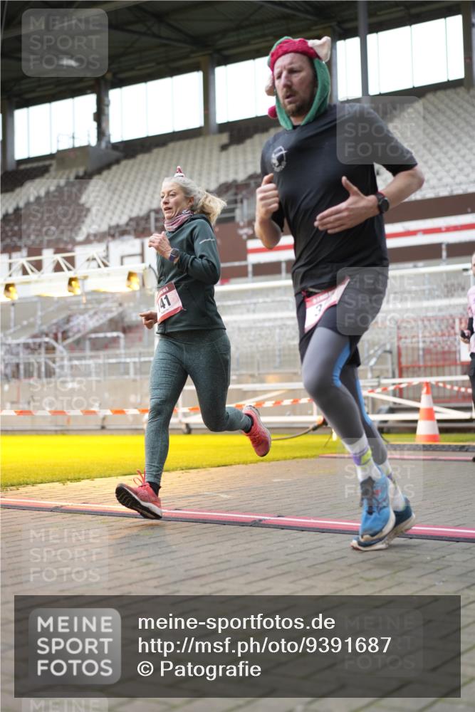 07.12.2025 - St. Pauli X-Mass-Run No. 15 Patografie http://msf.ph/oto/9391687 07.12.2025 10:41:37 Ziel 141, 279, 322, 1275, 2288, 2563, 3392 meine-sportfotos.de