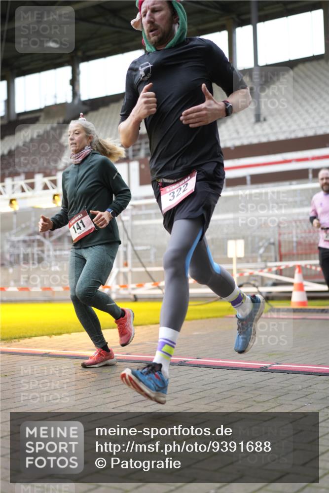 07.12.2025 - St. Pauli X-Mass-Run No. 15 Patografie http://msf.ph/oto/9391688 07.12.2025 10:41:38 Ziel 141, 279, 322, 1275, 2288, 2563, 3392 meine-sportfotos.de