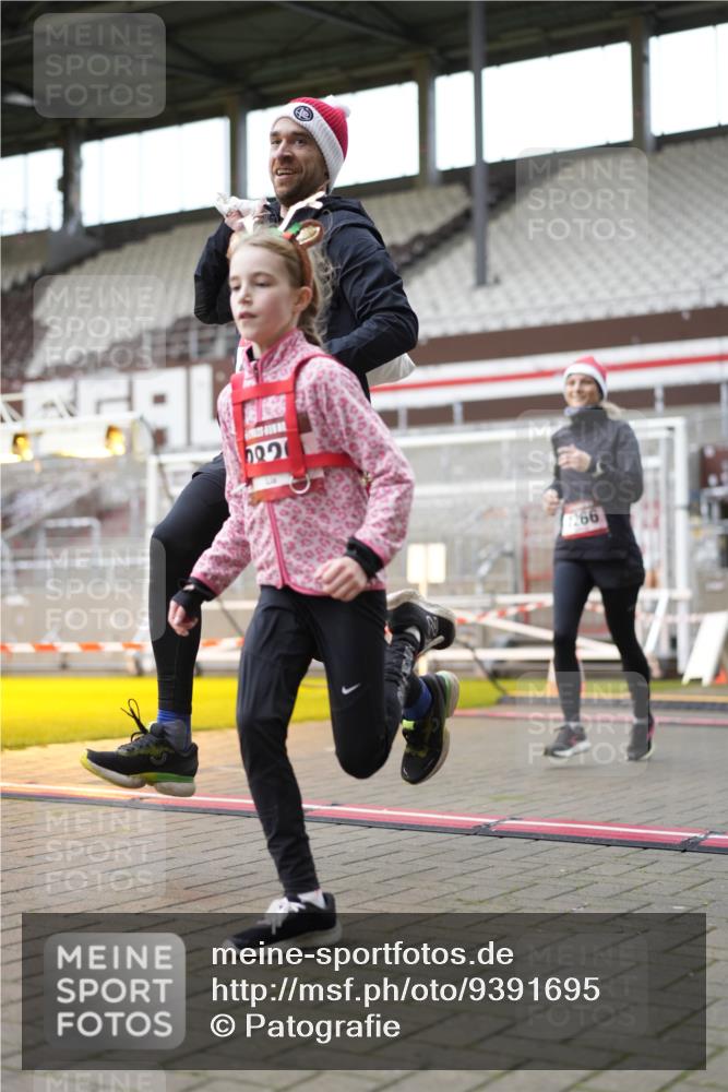 07.12.2025 - St. Pauli X-Mass-Run No. 15 Patografie http://msf.ph/oto/9391695 07.12.2025 10:41:47 Ziel 141, 279, 322, 1266, 2288, 2563, 2829, 2831 meine-sportfotos.de