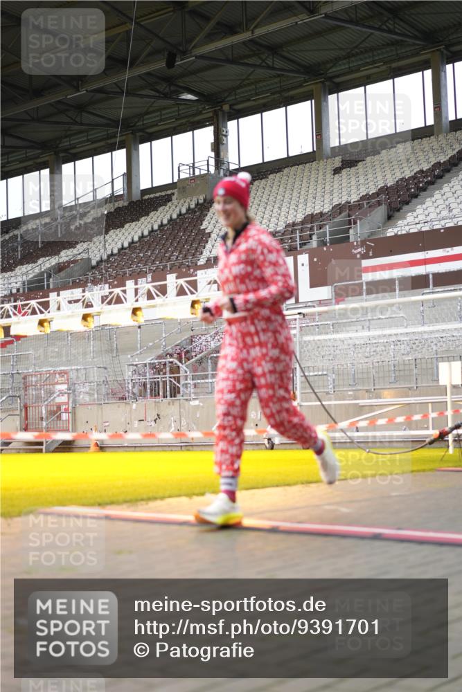 07.12.2025 - St. Pauli X-Mass-Run No. 15 Patografie http://msf.ph/oto/9391701 07.12.2025 10:41:55 Ziel 968, 1266, 1674, 1675, 1676, 2829, 2831 meine-sportfotos.de