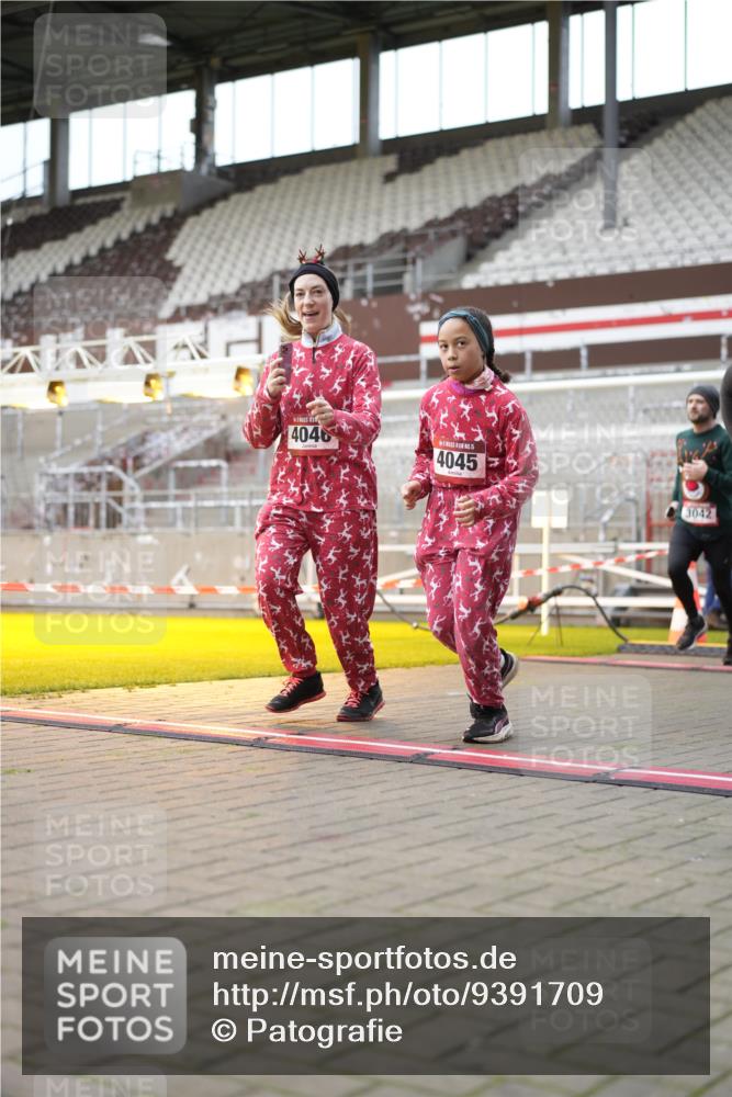 07.12.2025 - St. Pauli X-Mass-Run No. 15 Patografie http://msf.ph/oto/9391709 07.12.2025 10:42:05 Ziel 968, 1674, 1675, 1676, 2261, 3042, 4045, 4046, 4441, 4622 meine-sportfotos.de