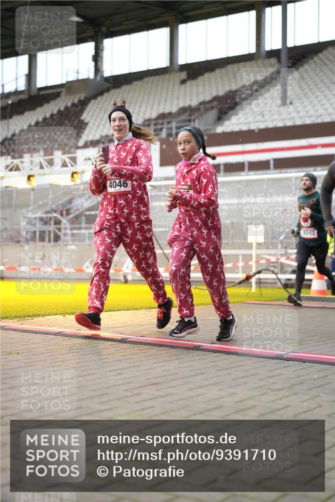 07.12.2025 - St. Pauli X-Mass-Run No. 15 Patografie http://msf.ph/oto/9391710 07.12.2025 10:42:06 Ziel 968, 1674, 1675, 1676, 2261, 3042, 4045, 4046, 4441, 4622 meine-sportfotos.de