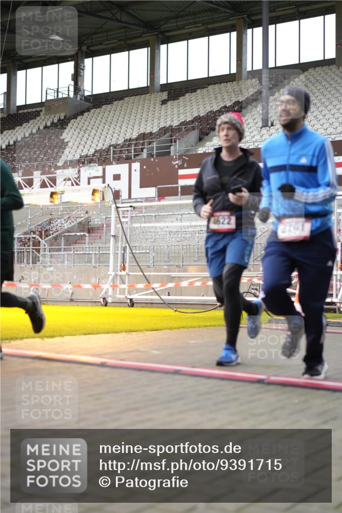 07.12.2025 - St. Pauli X-Mass-Run No. 15 Patografie http://msf.ph/oto/9391715 07.12.2025 10:42:07 Ziel 968, 1674, 1675, 1676, 2261, 3042, 4045, 4046, 4441, 4622 meine-sportfotos.de
