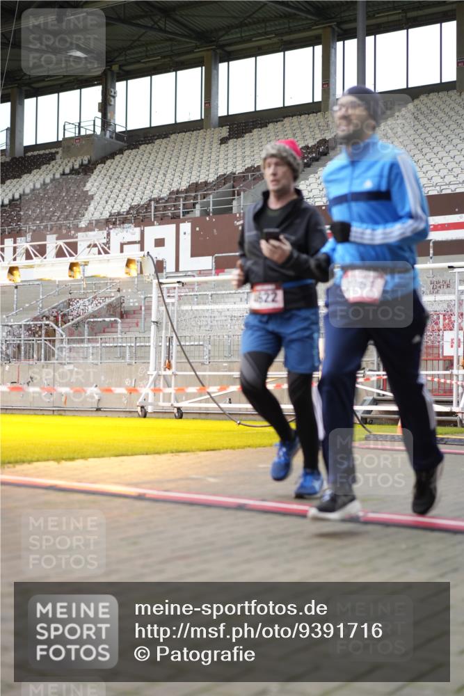 07.12.2025 - St. Pauli X-Mass-Run No. 15 Patografie http://msf.ph/oto/9391716 07.12.2025 10:42:07 Ziel 968, 1674, 1675, 1676, 2261, 3042, 4045, 4046, 4441, 4622 meine-sportfotos.de