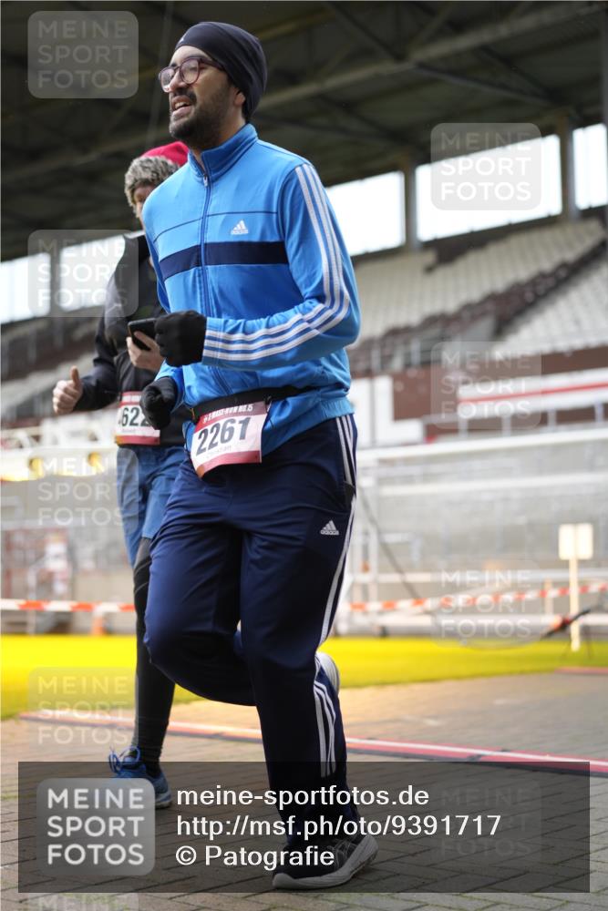 07.12.2025 - St. Pauli X-Mass-Run No. 15 Patografie http://msf.ph/oto/9391717 07.12.2025 10:42:08 Ziel 116, 968, 1438, 1674, 1675, 1676, 2261, 3042, 4045, 4046, 4441, 4622 meine-sportfotos.de