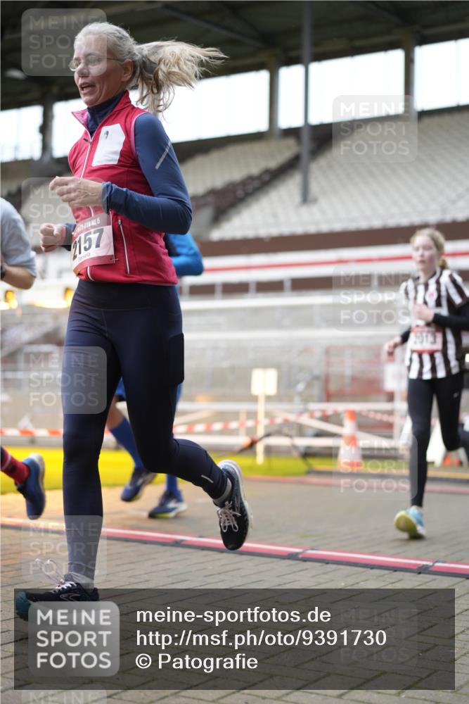 07.12.2025 - St. Pauli X-Mass-Run No. 15 Patografie http://msf.ph/oto/9391730 07.12.2025 10:42:20 Ziel 116, 563, 1272, 1438, 2013, 2157, 2261, 2722, 2931, 3042, 3399, 4045, 4046, 4441, 4622 meine-sportfotos.de