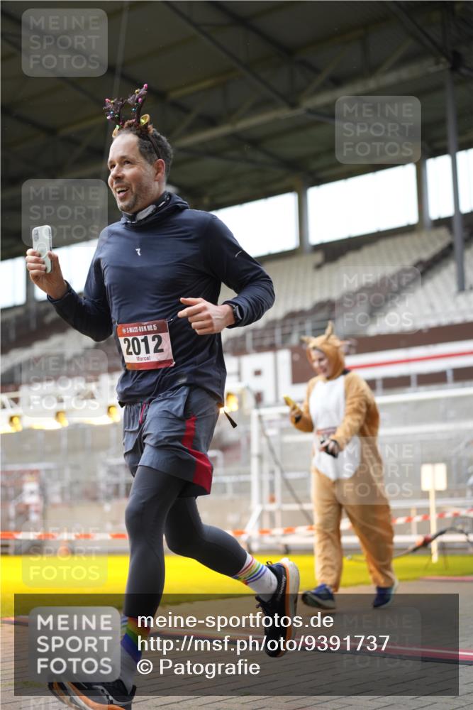 07.12.2025 - St. Pauli X-Mass-Run No. 15 Patografie http://msf.ph/oto/9391737 07.12.2025 10:42:26 Ziel 116, 519, 563, 1272, 1358, 1434, 1438, 2012, 2013, 2155, 2157, 2621, 2622, 2722, 2931, 3399, 4394 meine-sportfotos.de