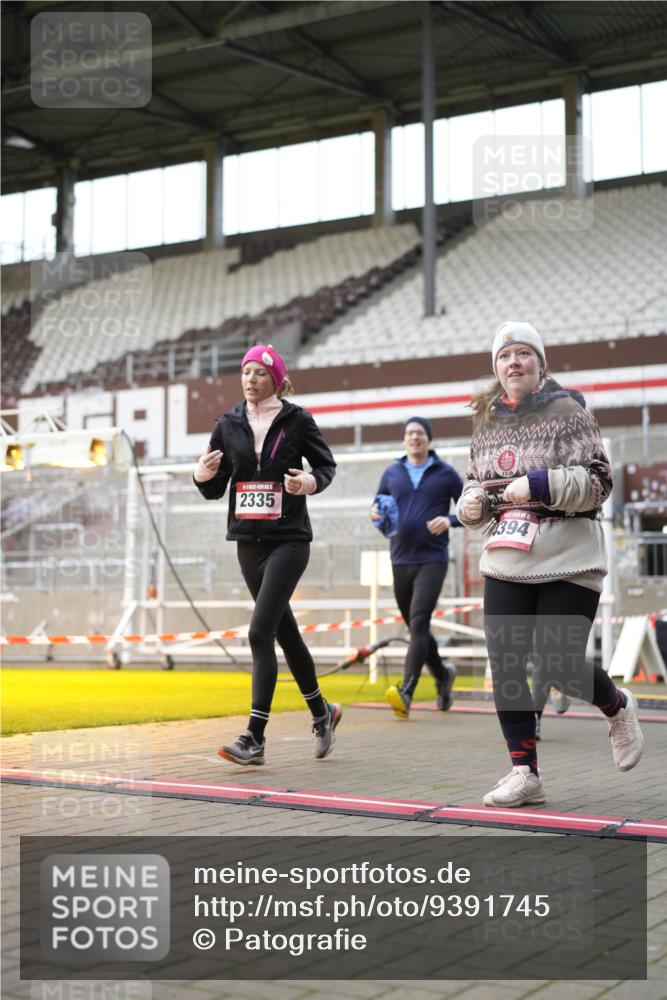 07.12.2025 - St. Pauli X-Mass-Run No. 15 Patografie http://msf.ph/oto/9391745 07.12.2025 10:42:30 Ziel 519, 563, 625, 1272, 1358, 1434, 2012, 2013, 2061, 2155, 2157, 2621, 2622, 2722, 2931, 3399, 4394 meine-sportfotos.de
