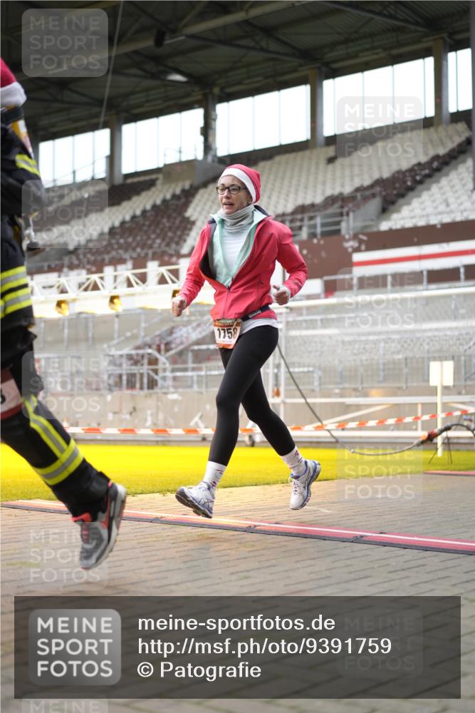 07.12.2025 - St. Pauli X-Mass-Run No. 15 Patografie http://msf.ph/oto/9391759 07.12.2025 10:42:41 Ziel 519, 598, 604, 625, 1358, 1434, 1758, 2012, 2061, 2155, 2621, 2622, 4394, 4594, 4857 meine-sportfotos.de