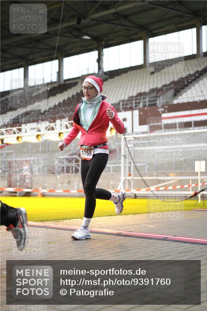 07.12.2025 - St. Pauli X-Mass-Run No. 15 Patografie http://msf.ph/oto/9391760 07.12.2025 10:42:41 Ziel 519, 598, 604, 625, 1358, 1434, 1758, 2012, 2061, 2155, 2621, 2622, 4394, 4594, 4857 meine-sportfotos.de