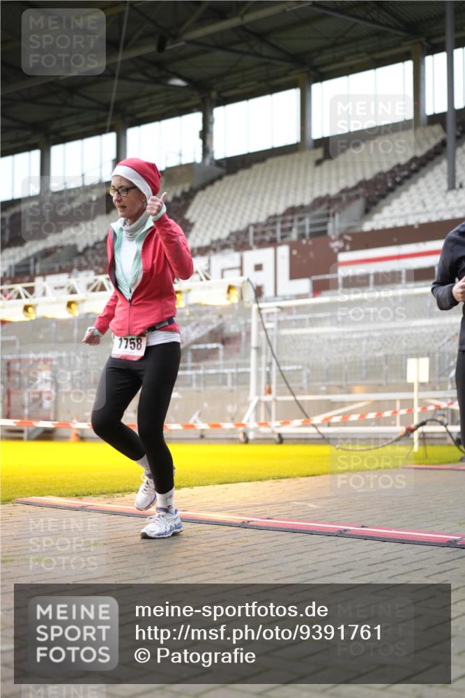 07.12.2025 - St. Pauli X-Mass-Run No. 15 Patografie http://msf.ph/oto/9391761 07.12.2025 10:42:41 Ziel 519, 598, 604, 625, 1358, 1434, 1758, 2012, 2061, 2155, 2621, 2622, 4394, 4594, 4857 meine-sportfotos.de