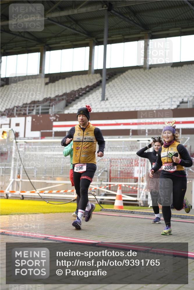 07.12.2025 - St. Pauli X-Mass-Run No. 15 Patografie http://msf.ph/oto/9391765 07.12.2025 10:42:52 Ziel 296, 598, 604, 1758, 2336, 2337, 2802, 2901, 3381, 4161, 4621, 4857 meine-sportfotos.de