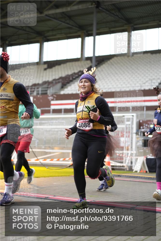 07.12.2025 - St. Pauli X-Mass-Run No. 15 Patografie http://msf.ph/oto/9391766 07.12.2025 10:42:53 Ziel 296, 598, 604, 1758, 2336, 2337, 2802, 2901, 3381, 4161, 4621, 4857 meine-sportfotos.de