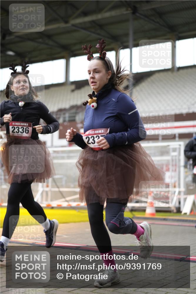 07.12.2025 - St. Pauli X-Mass-Run No. 15 Patografie http://msf.ph/oto/9391769 07.12.2025 10:42:54 Ziel 296, 598, 604, 1758, 2336, 2337, 2802, 2901, 3381, 4161, 4621, 4857 meine-sportfotos.de