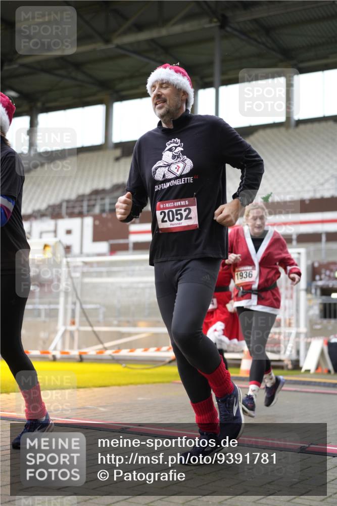 07.12.2025 - St. Pauli X-Mass-Run No. 15 Patografie http://msf.ph/oto/9391781 07.12.2025 10:43:05 Ziel 296, 1301, 1814, 1936, 2052, 2053, 2336, 2337, 2724, 2726, 2761, 2762, 2802, 2901, 3381, 4161, 4621 meine-sportfotos.de