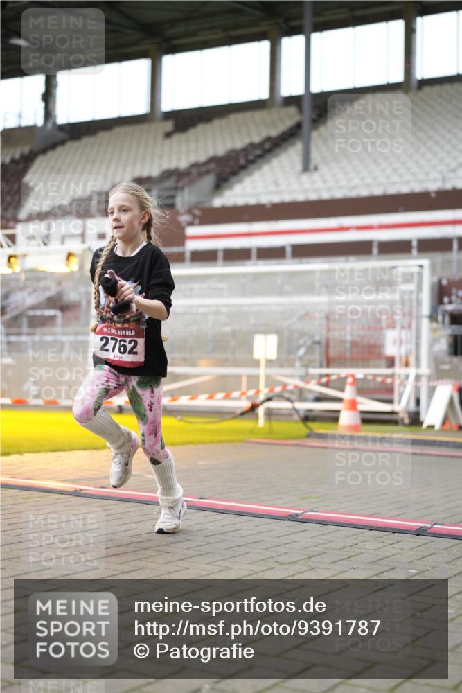 07.12.2025 - St. Pauli X-Mass-Run No. 15 Patografie http://msf.ph/oto/9391787 07.12.2025 10:43:08 Ziel 1053, 1301, 1616, 1814, 1936, 2052, 2053, 2336, 2337, 2724, 2726, 2761, 2762, 2802, 2901, 3381, 4161, 4621 meine-sportfotos.de