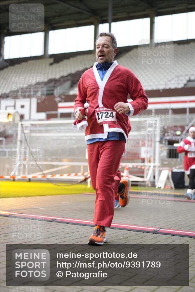 07.12.2025 - St. Pauli X-Mass-Run No. 15 Patografie http://msf.ph/oto/9391789 07.12.2025 10:43:09 Ziel 1053, 1301, 1616, 1814, 1936, 2052, 2053, 2724, 2726, 2761, 2762, 2802, 2901, 3381, 4621 meine-sportfotos.de