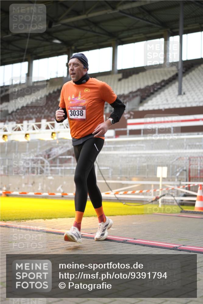 07.12.2025 - St. Pauli X-Mass-Run No. 15 Patografie http://msf.ph/oto/9391794 07.12.2025 10:43:17 Ziel 1053, 1301, 1616, 1814, 1936, 2052, 2053, 2724, 2726, 2761, 2762, 3022, 3038 meine-sportfotos.de