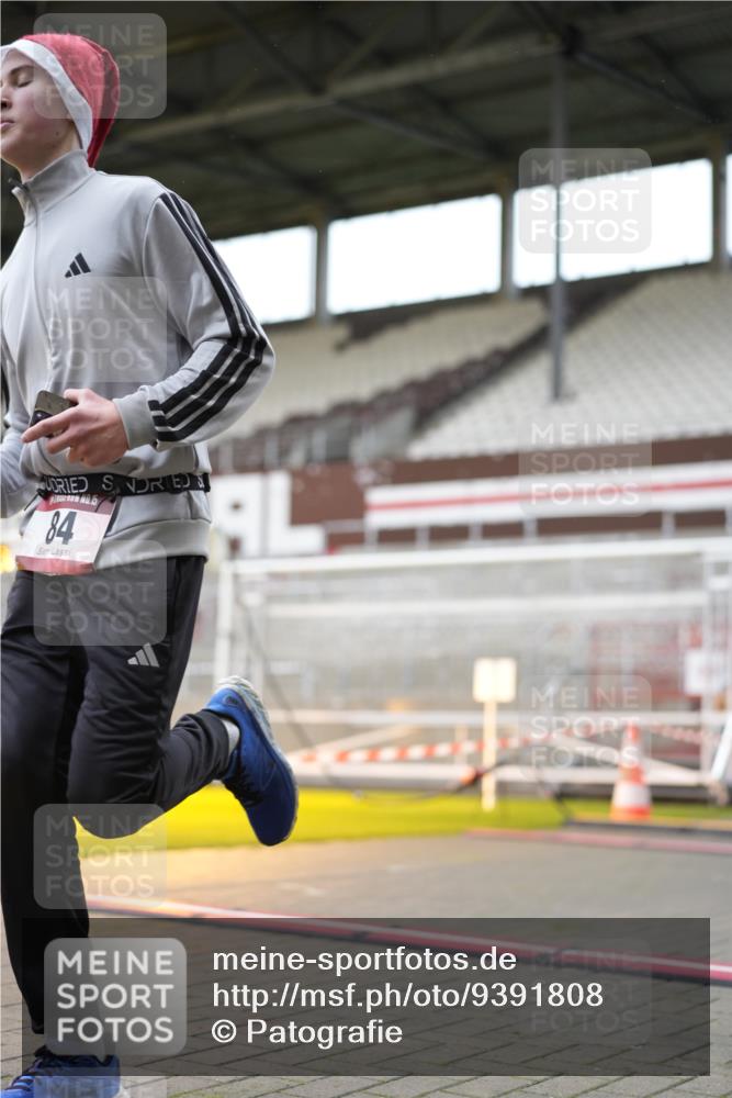 07.12.2025 - St. Pauli X-Mass-Run No. 15 Patografie http://msf.ph/oto/9391808 07.12.2025 10:43:32 Ziel 74, 84, 559, 706, 1913, 2459, 2487, 2647, 3022, 3038, 3226, 3237, 4095, 4096, 4104 meine-sportfotos.de