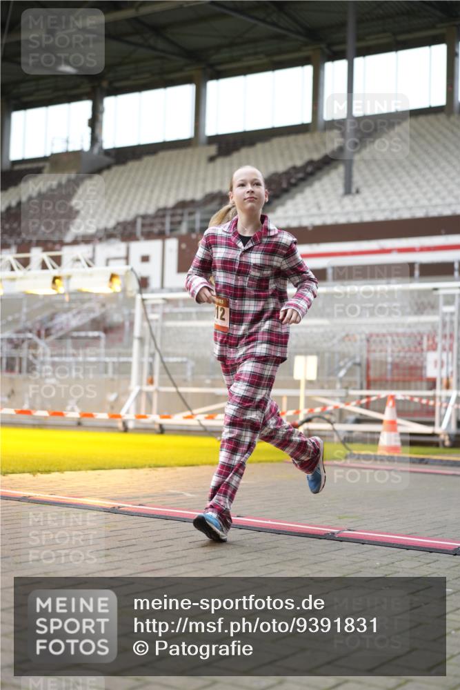 07.12.2025 - St. Pauli X-Mass-Run No. 15 Patografie http://msf.ph/oto/9391831 07.12.2025 10:44:04 Ziel 32, 179, 1651, 1947, 1948, 2499, 2950, 2955, 3012, 4254, 4255 meine-sportfotos.de