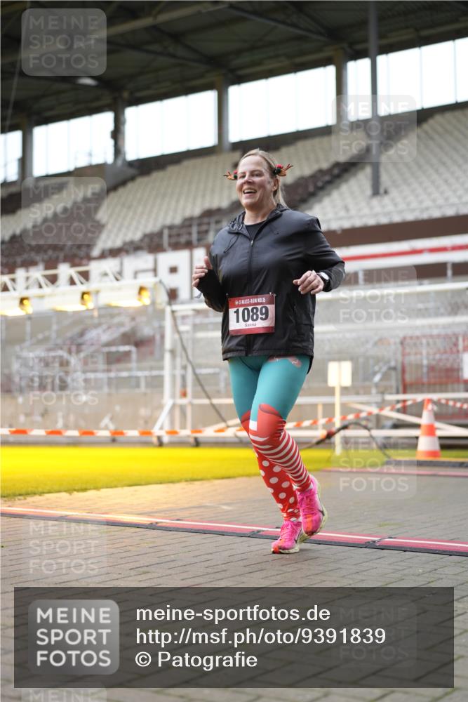 07.12.2025 - St. Pauli X-Mass-Run No. 15 Patografie http://msf.ph/oto/9391839 07.12.2025 10:44:15 Ziel 220, 571, 1051, 1059, 1060, 1089, 1421, 1947, 1948, 2357, 2359, 3012 meine-sportfotos.de