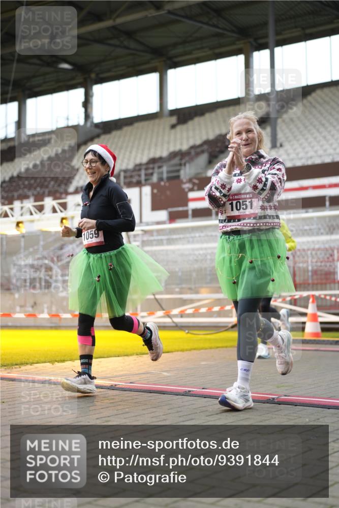 07.12.2025 - St. Pauli X-Mass-Run No. 15 Patografie http://msf.ph/oto/9391844 07.12.2025 10:44:19 Ziel 220, 571, 1051, 1059, 1060, 1089, 1421, 1947, 1948, 2357, 2359 meine-sportfotos.de