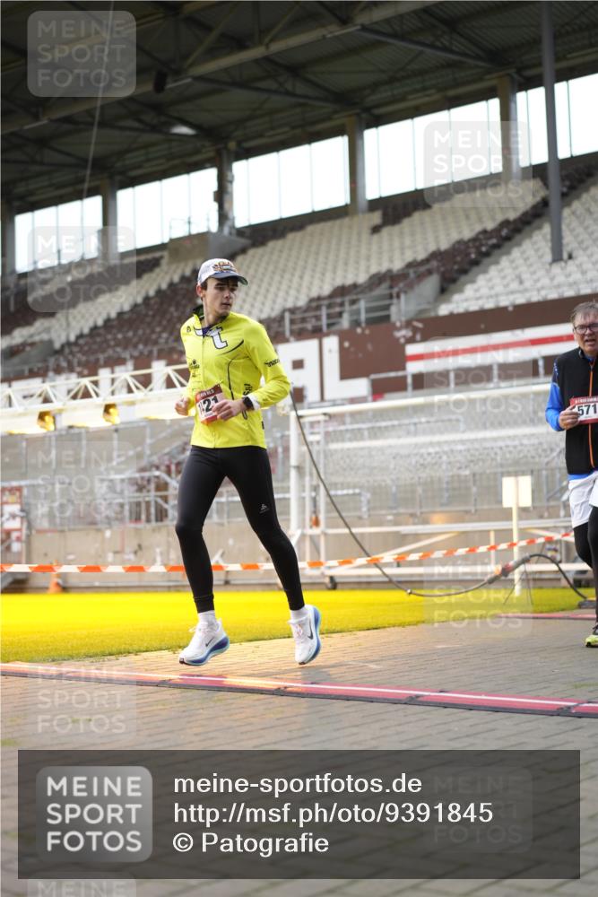 07.12.2025 - St. Pauli X-Mass-Run No. 15 Patografie http://msf.ph/oto/9391845 07.12.2025 10:44:20 Ziel 220, 571, 1051, 1059, 1060, 1089, 1421, 1947, 1948, 2357, 2359 meine-sportfotos.de