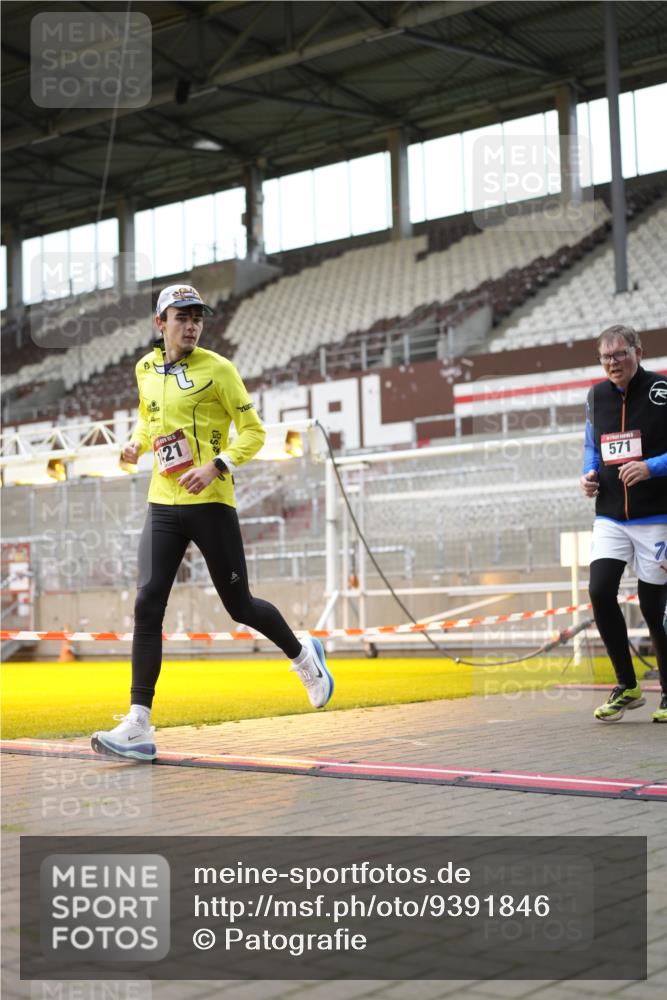 07.12.2025 - St. Pauli X-Mass-Run No. 15 Patografie http://msf.ph/oto/9391846 07.12.2025 10:44:20 Ziel 220, 571, 1051, 1059, 1060, 1089, 1421, 1947, 1948, 2357, 2359 meine-sportfotos.de