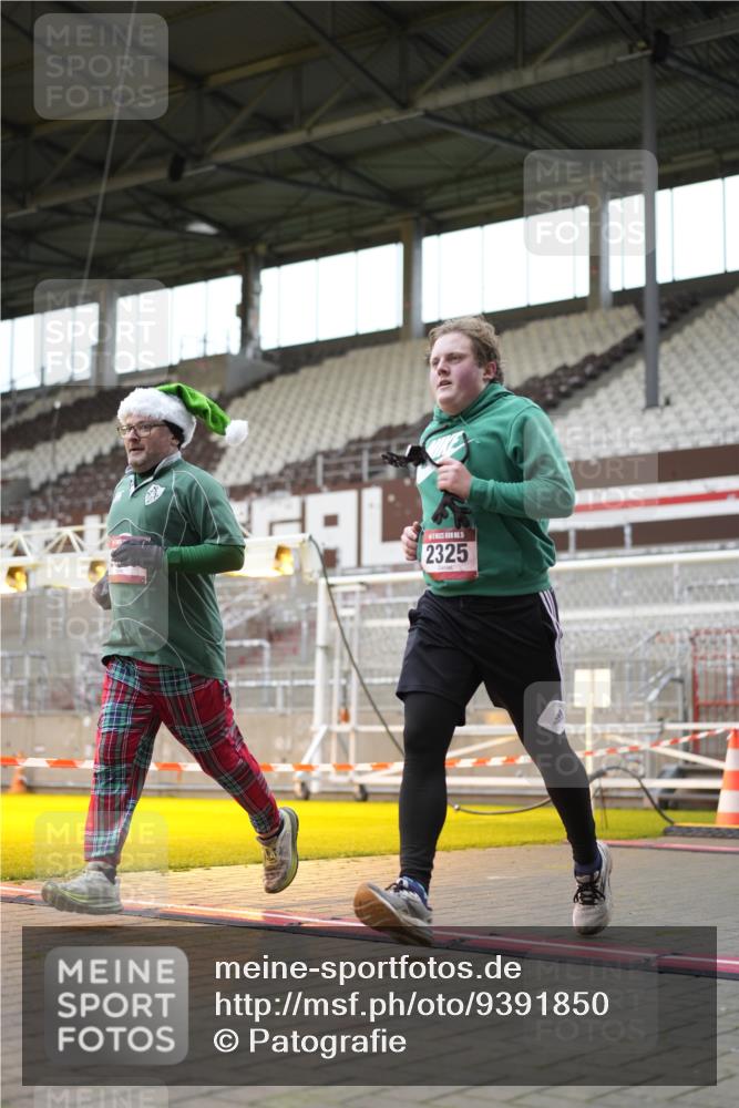 07.12.2025 - St. Pauli X-Mass-Run No. 15 Patografie http://msf.ph/oto/9391850 07.12.2025 10:44:28 Ziel 220, 571, 1051, 1059, 1060, 1089, 1421, 2321, 2325, 2357, 2359, 3132 meine-sportfotos.de