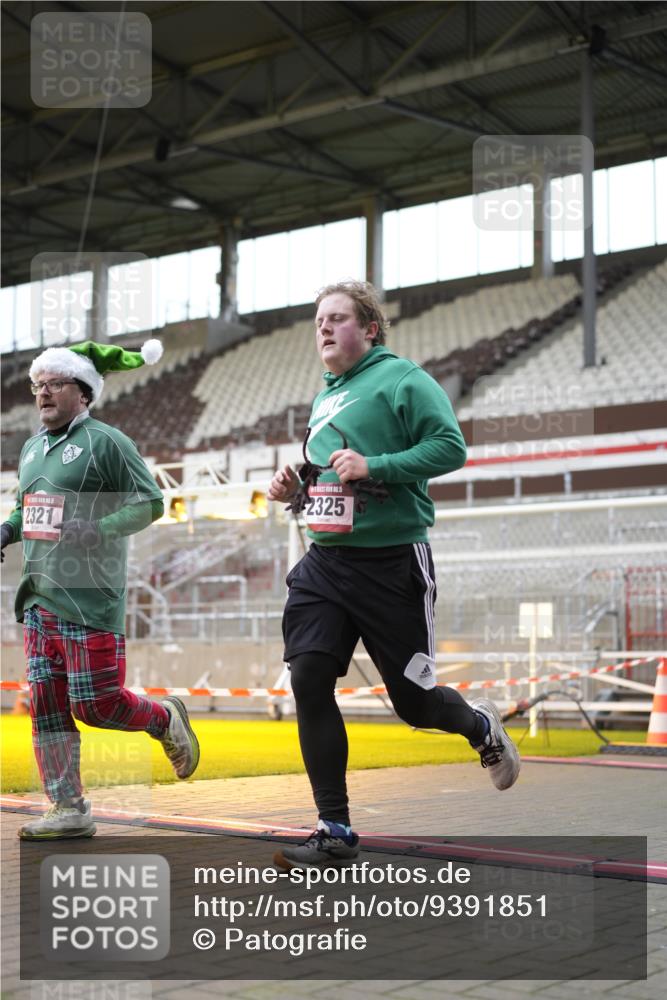 07.12.2025 - St. Pauli X-Mass-Run No. 15 Patografie http://msf.ph/oto/9391851 07.12.2025 10:44:29 Ziel 220, 571, 1051, 1059, 1060, 1089, 1421, 2321, 2325, 2357, 2359, 3132 meine-sportfotos.de