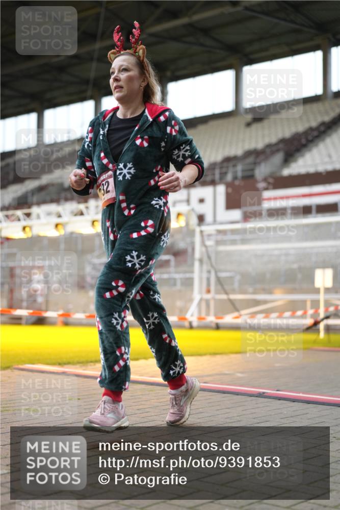 07.12.2025 - St. Pauli X-Mass-Run No. 15 Patografie http://msf.ph/oto/9391853 07.12.2025 10:44:32 Ziel 220, 571, 1051, 1059, 1060, 1421, 2321, 2325, 2357, 2359, 3132 meine-sportfotos.de